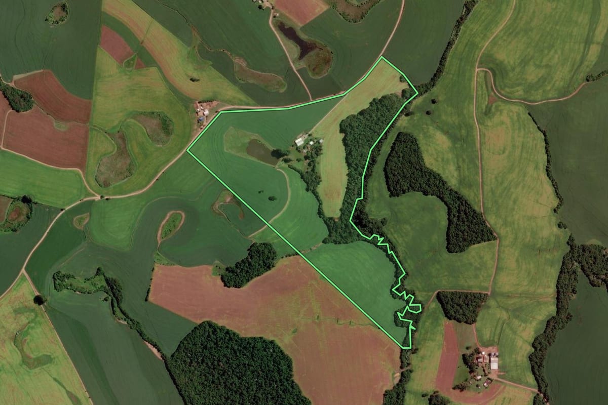 Imagem de satélite do imóvel rural em Pontão (RS), com o contorno declarado no CAR desenhado por cima.