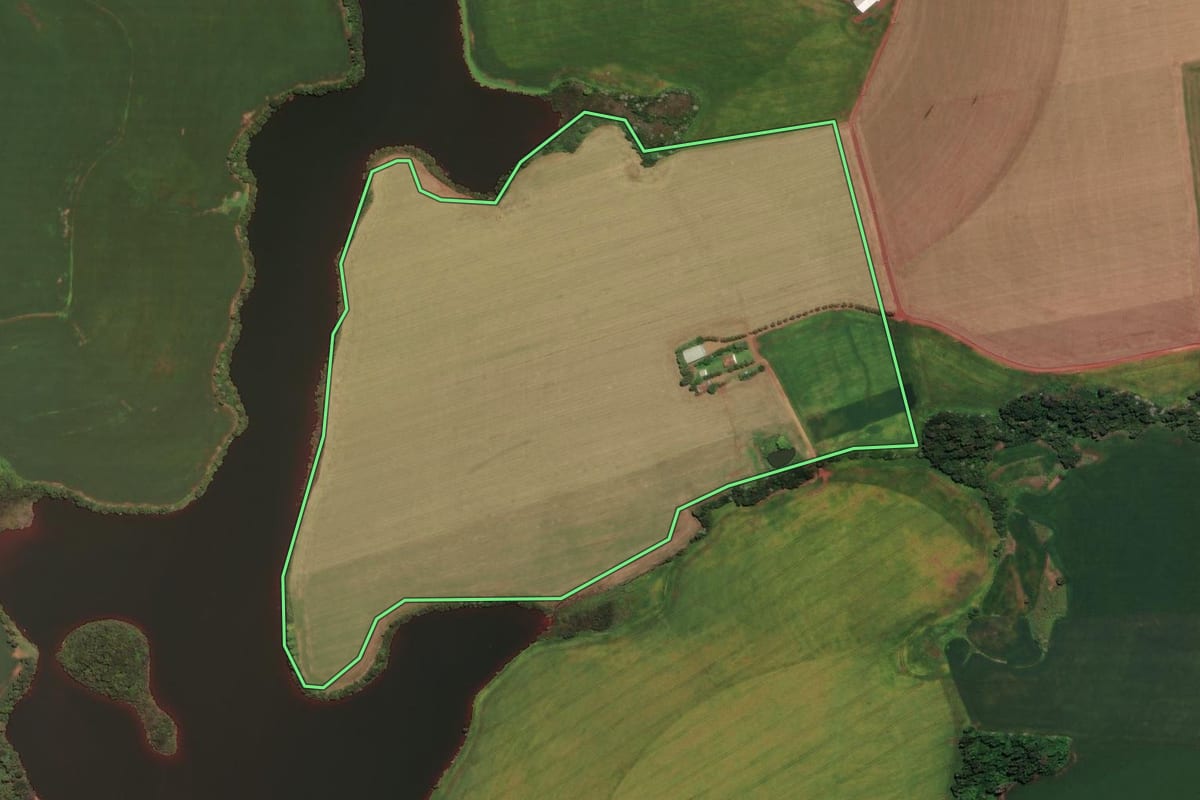 Imagem de satélite do imóvel rural em Pontão (RS), com o contorno declarado no CAR desenhado por cima.