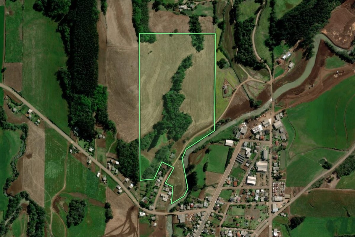 Imagem de satélite do imóvel rural em Ponte Preta (RS), com o contorno declarado no CAR desenhado por cima.