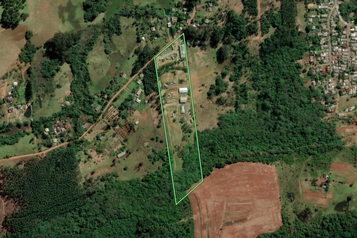 Imagem de satélite do imóvel rural em Portão (RS), com o contorno declarado no CAR desenhado por cima.