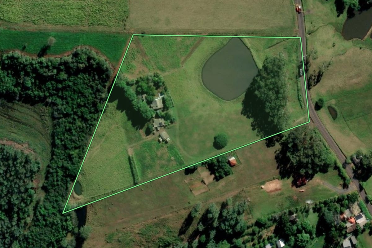 Imagem de satélite do imóvel rural em Portão (RS), com o contorno declarado no CAR desenhado por cima.