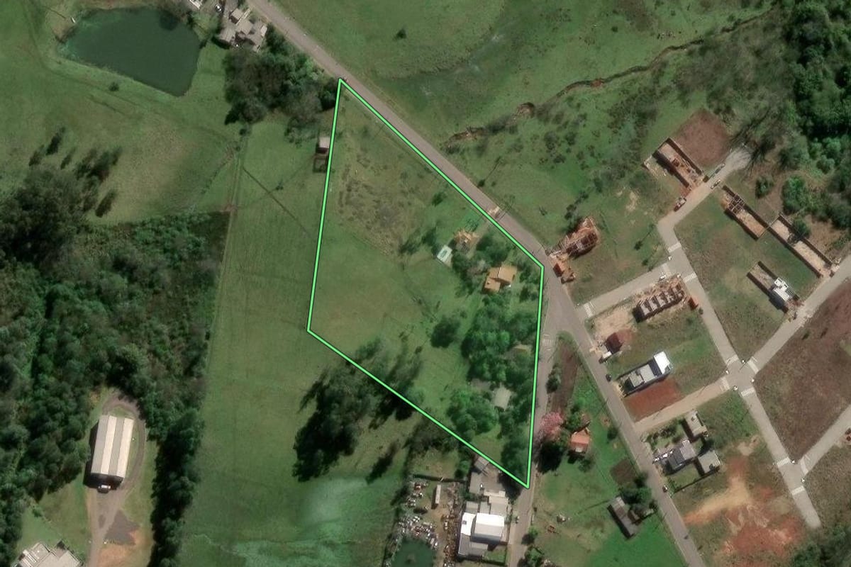 Imagem de satélite do imóvel rural em Portão (RS), com o contorno declarado no CAR desenhado por cima.