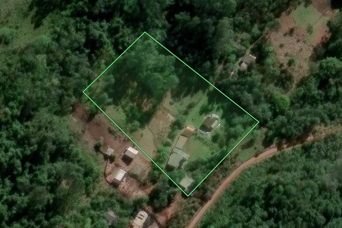Imagem de satélite do imóvel rural em Portão (RS), com o contorno declarado no CAR desenhado por cima.