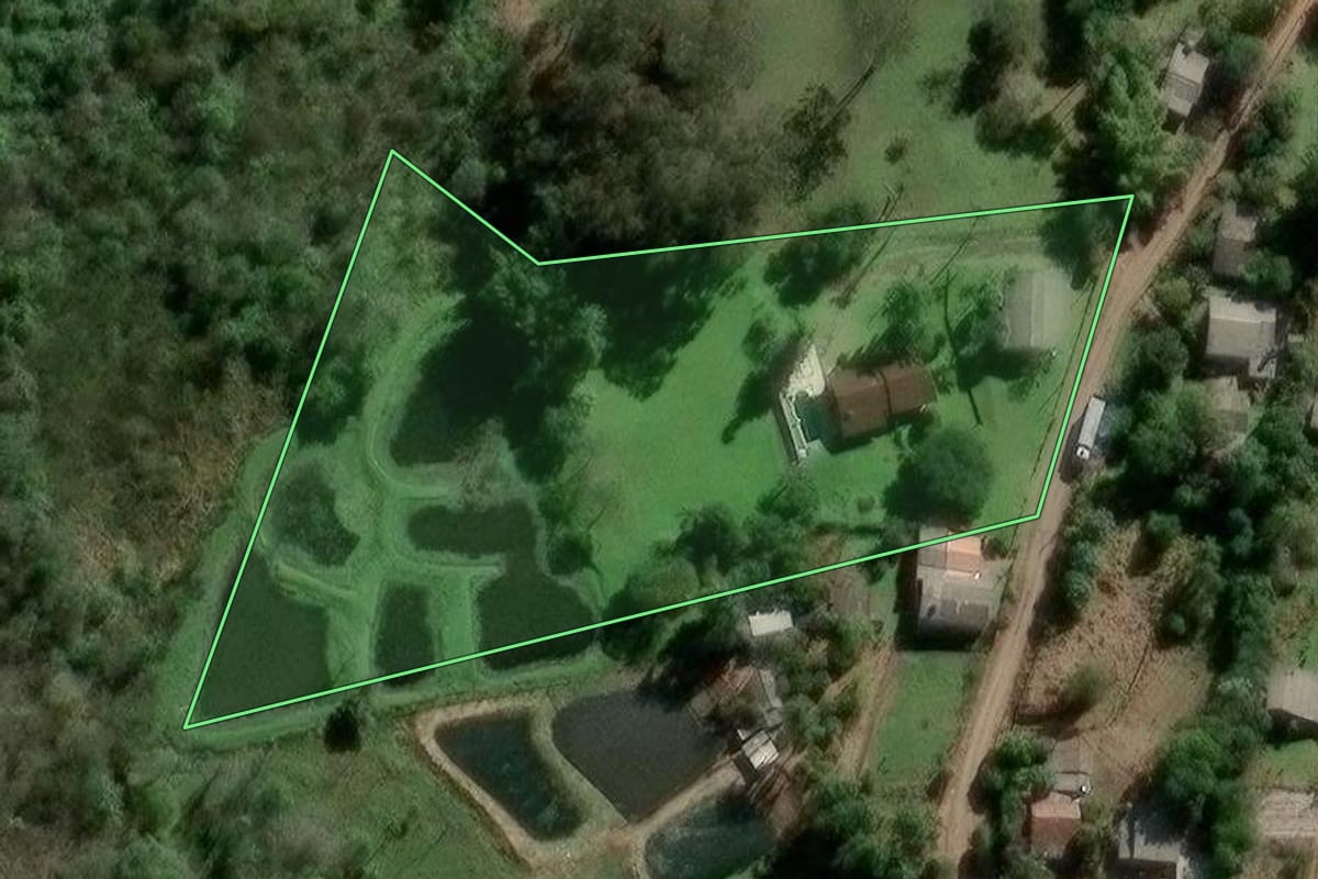 Imagem de satélite do imóvel rural em Portão (RS), com o contorno declarado no CAR desenhado por cima.