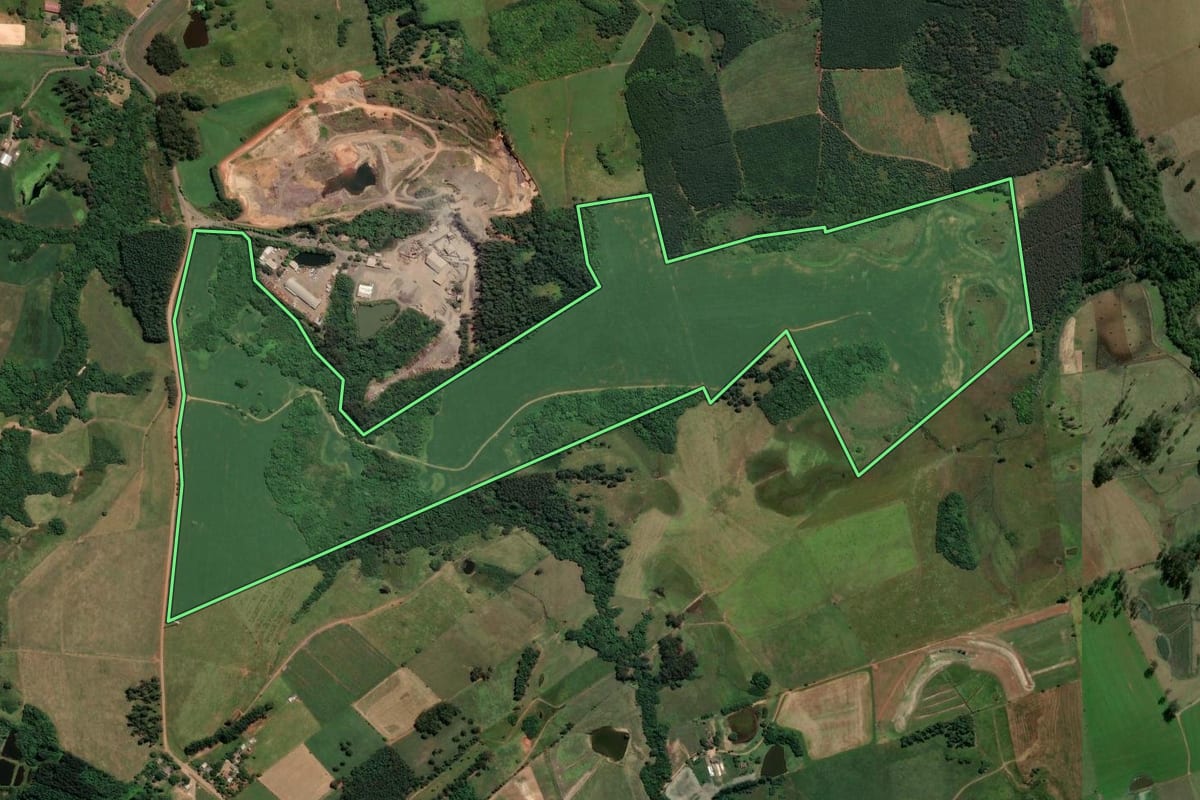 Imagem de satélite do imóvel rural em Portão (RS), com o contorno declarado no CAR desenhado por cima.