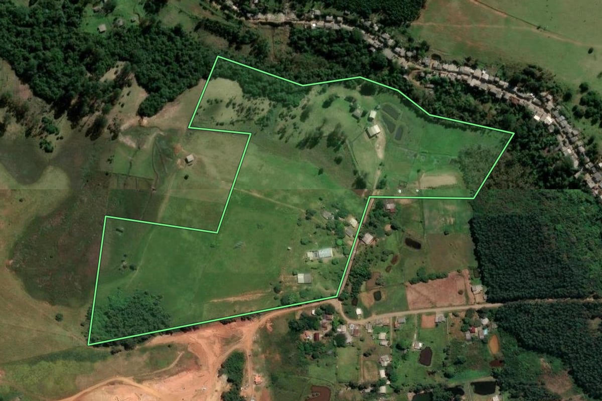 Imagem de satélite do imóvel rural em Portão (RS), com o contorno declarado no CAR desenhado por cima.