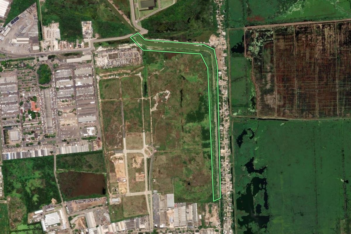 Imagem de satélite do imóvel rural em Porto Alegre (RS), com o contorno declarado no CAR desenhado por cima.