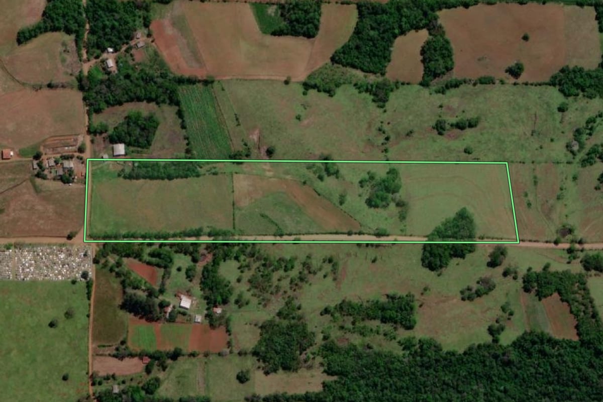 Imagem de satélite do imóvel rural em Porto Lucena (RS), com o contorno declarado no CAR desenhado por cima.