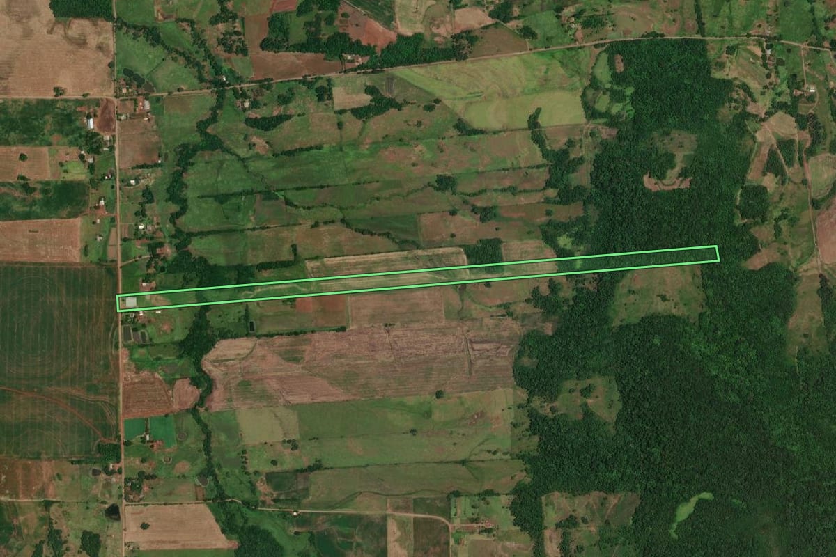 Imagem de satélite do imóvel rural em Porto Lucena (RS), com o contorno declarado no CAR desenhado por cima.