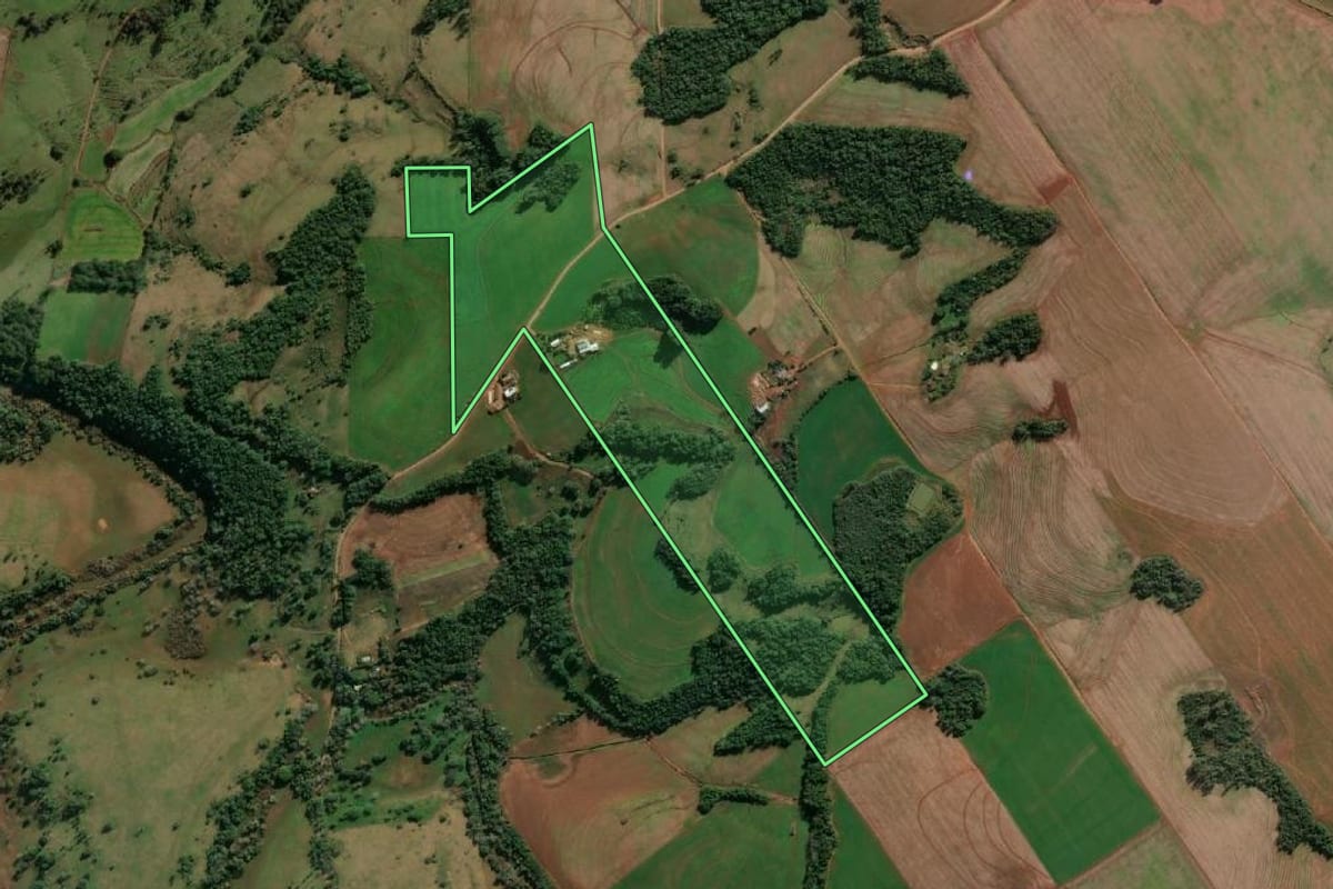 Imagem de satélite do imóvel rural em Porto Mauá (RS), com o contorno declarado no CAR desenhado por cima.