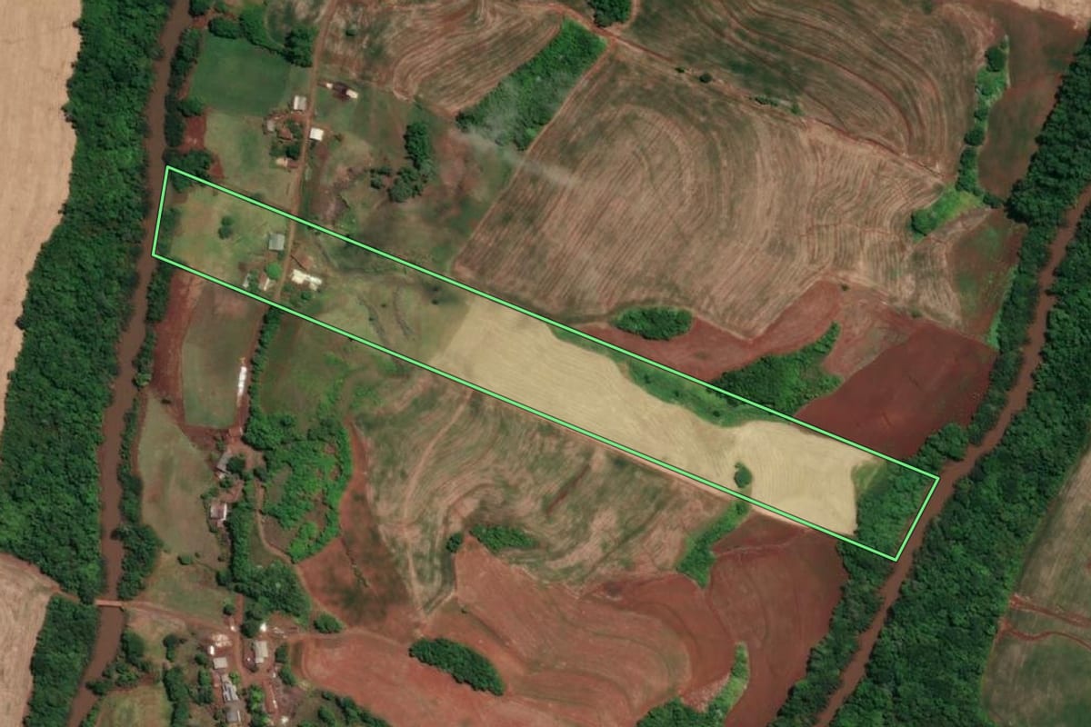 Imagem de satélite do imóvel rural em Porto Mauá (RS), com o contorno declarado no CAR desenhado por cima.