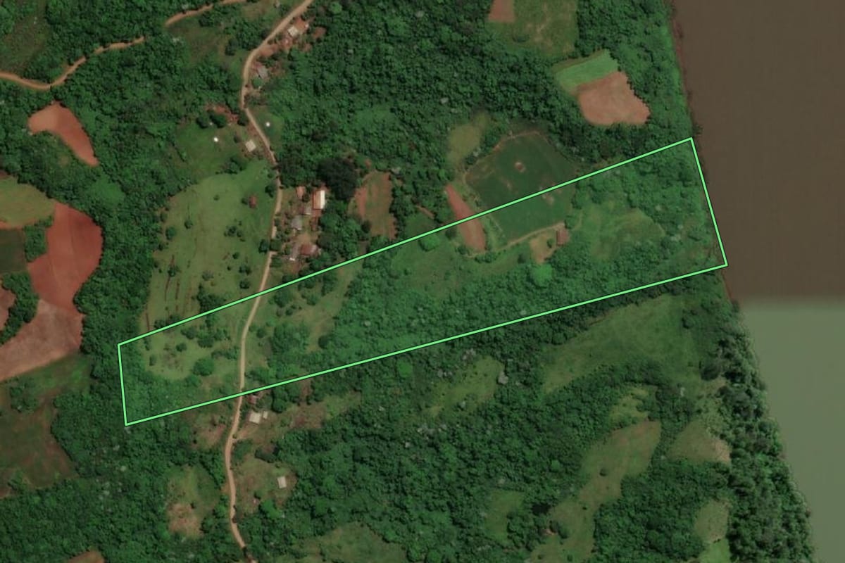 Imagem de satélite do imóvel rural em Porto Mauá (RS), com o contorno declarado no CAR desenhado por cima.