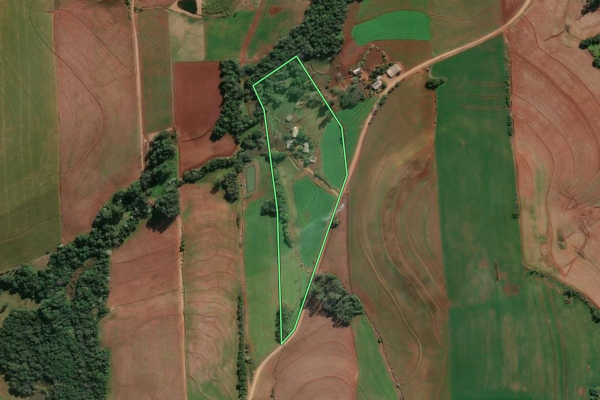 Imagem de satélite do imóvel rural em Porto Mauá (RS), com o contorno declarado no CAR desenhado por cima.