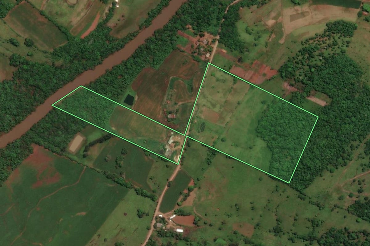 Imagem de satélite do imóvel rural em Porto Mauá (RS), com o contorno declarado no CAR desenhado por cima.