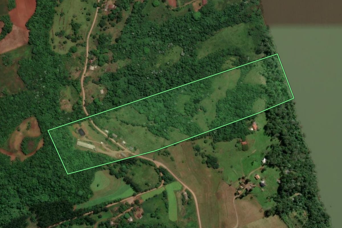 Imagem de satélite do imóvel rural em Porto Mauá (RS), com o contorno declarado no CAR desenhado por cima.