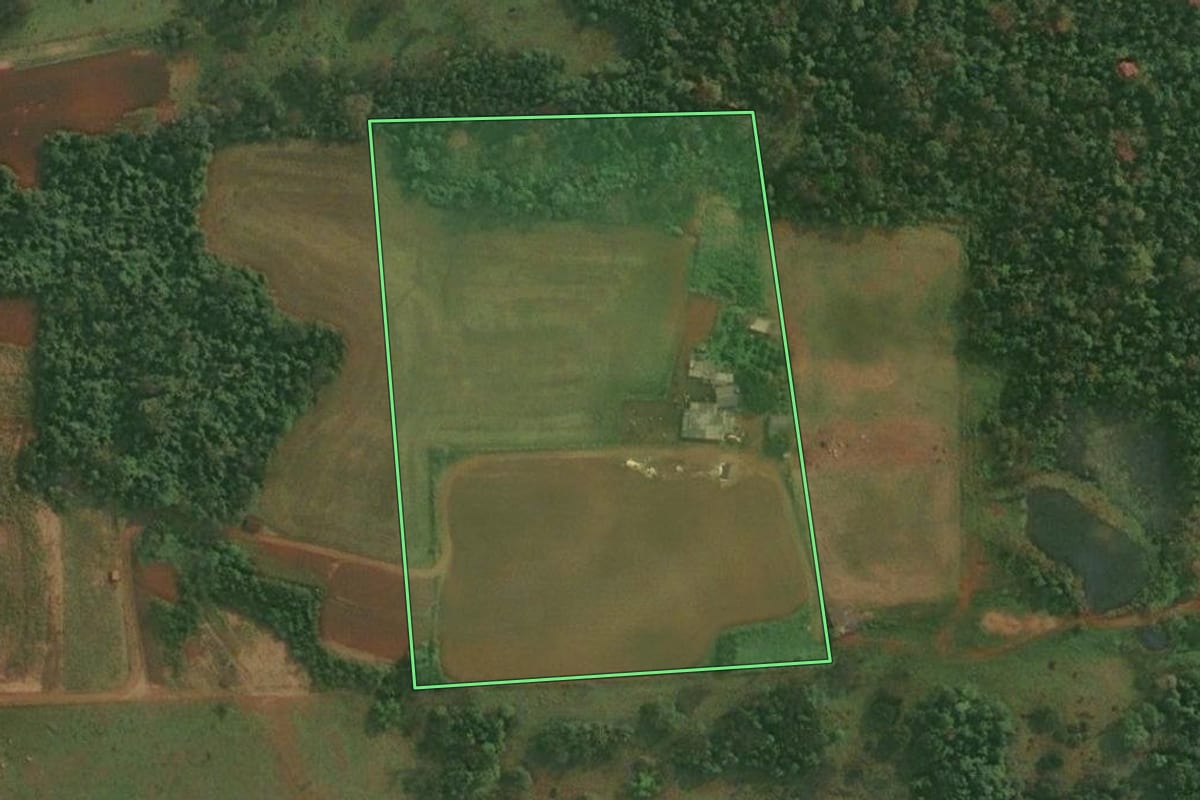 Imagem de satélite do imóvel rural em Porto Xavier (RS), com o contorno declarado no CAR desenhado por cima.