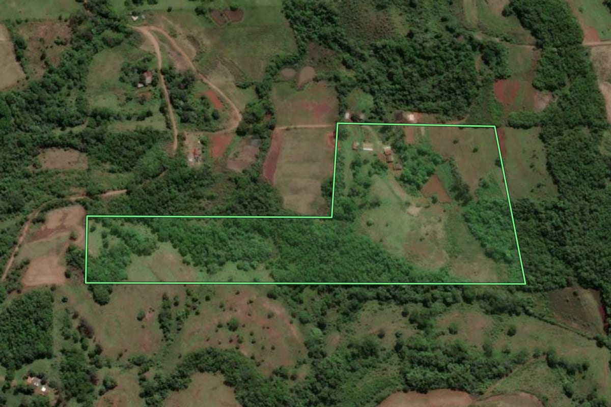 Imagem de satélite do imóvel rural em Porto Xavier (RS), com o contorno declarado no CAR desenhado por cima.