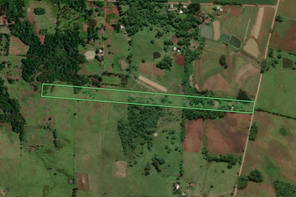 Imagem de satélite do imóvel rural em Porto Xavier (RS), com o contorno declarado no CAR desenhado por cima.