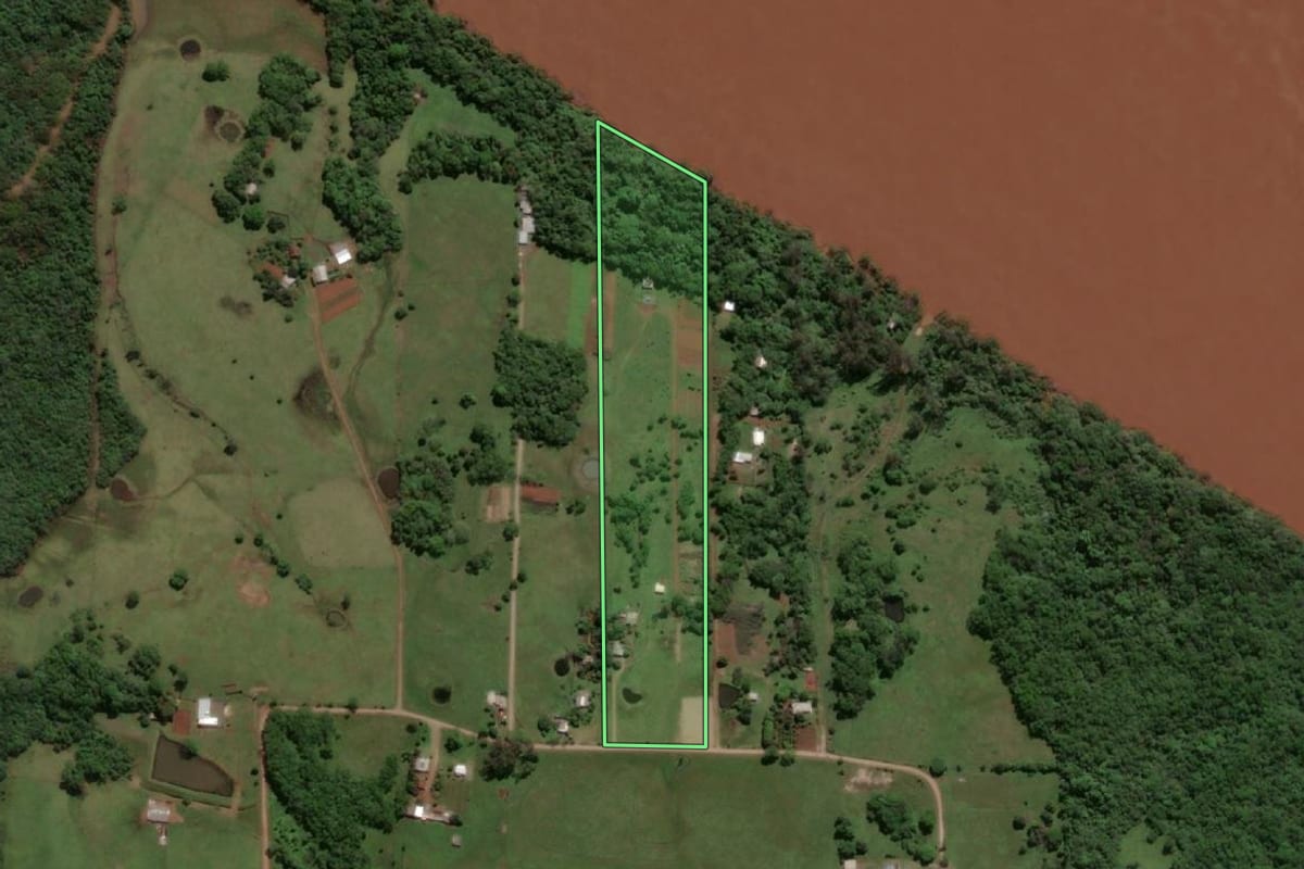 Imagem de satélite do imóvel rural em Porto Xavier (RS), com o contorno declarado no CAR desenhado por cima.