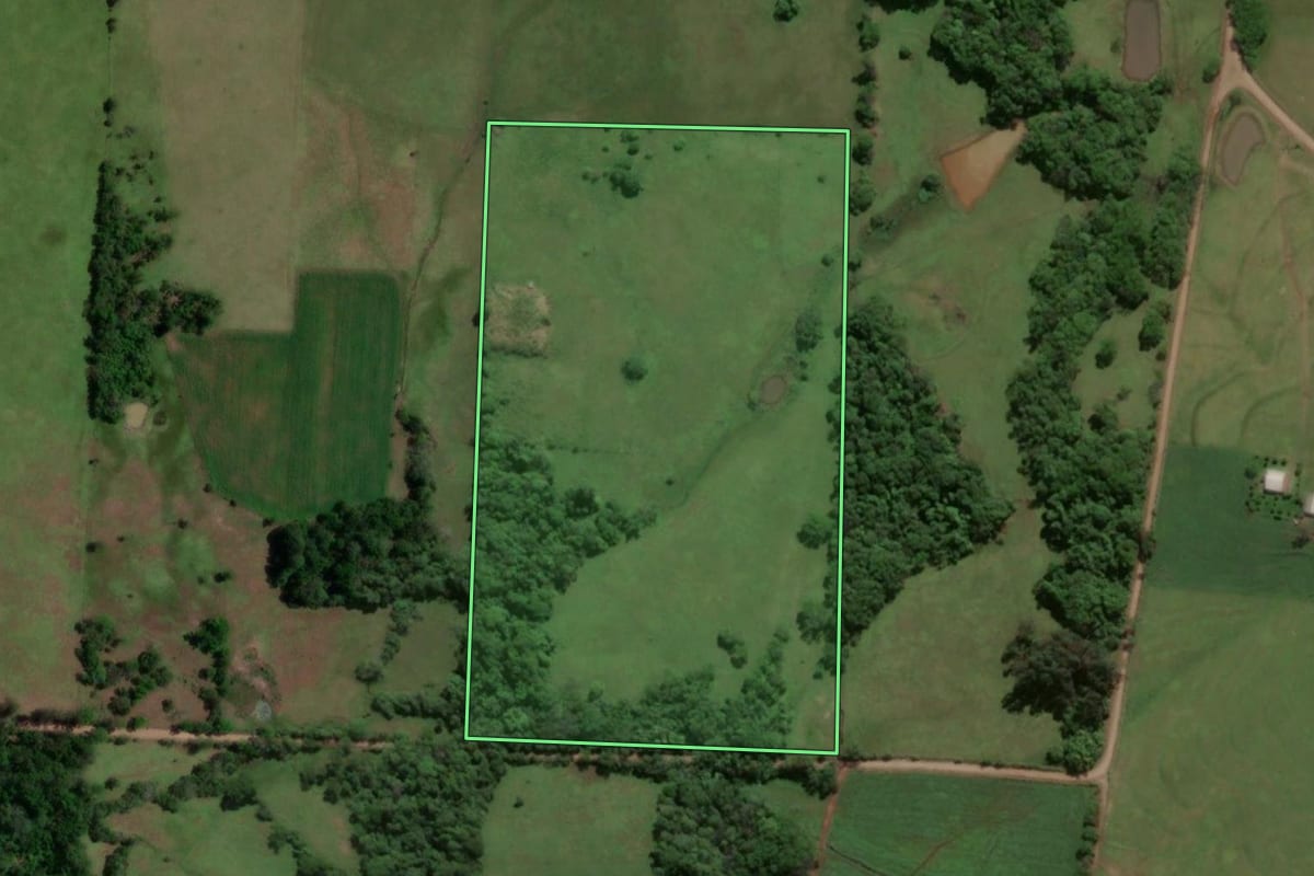 Imagem de satélite do imóvel rural em Porto Xavier (RS), com o contorno declarado no CAR desenhado por cima.