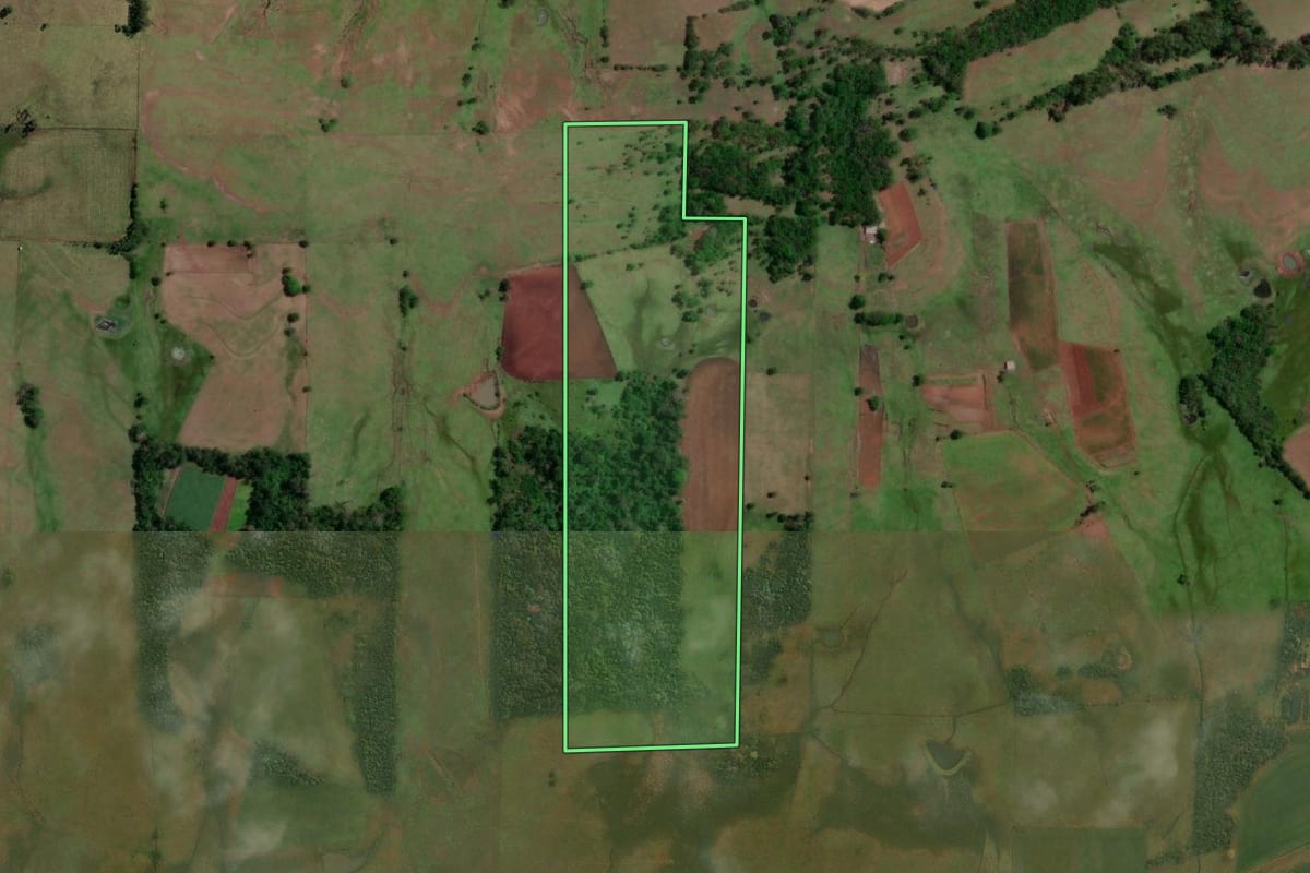 Imagem de satélite do imóvel rural em Porto Xavier (RS), com o contorno declarado no CAR desenhado por cima.