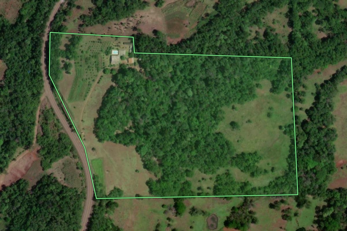 Imagem de satélite do imóvel rural em Porto Xavier (RS), com o contorno declarado no CAR desenhado por cima.