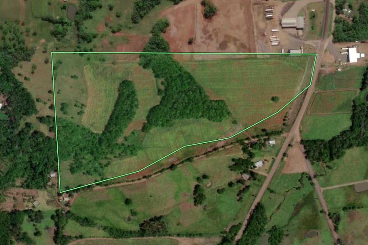 Imagem de satélite do imóvel rural em Porto Xavier (RS), com o contorno declarado no CAR desenhado por cima.