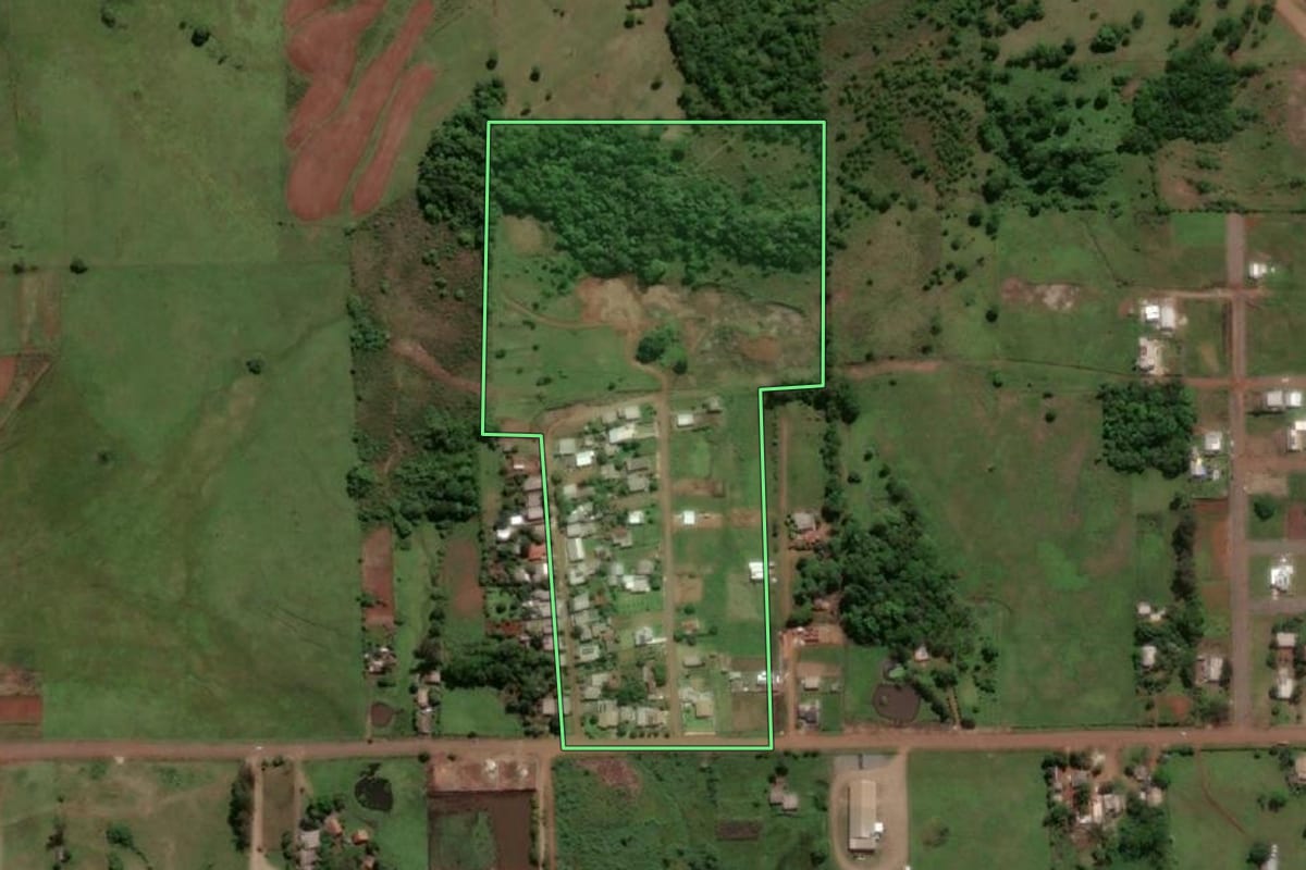 Imagem de satélite do imóvel rural em Porto Xavier (RS), com o contorno declarado no CAR desenhado por cima.