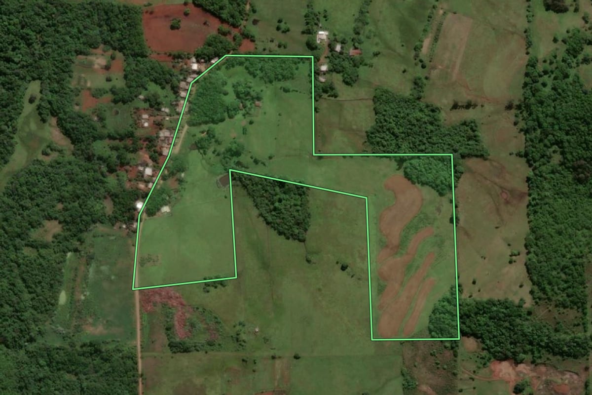 Imagem de satélite do imóvel rural em Porto Xavier (RS), com o contorno declarado no CAR desenhado por cima.