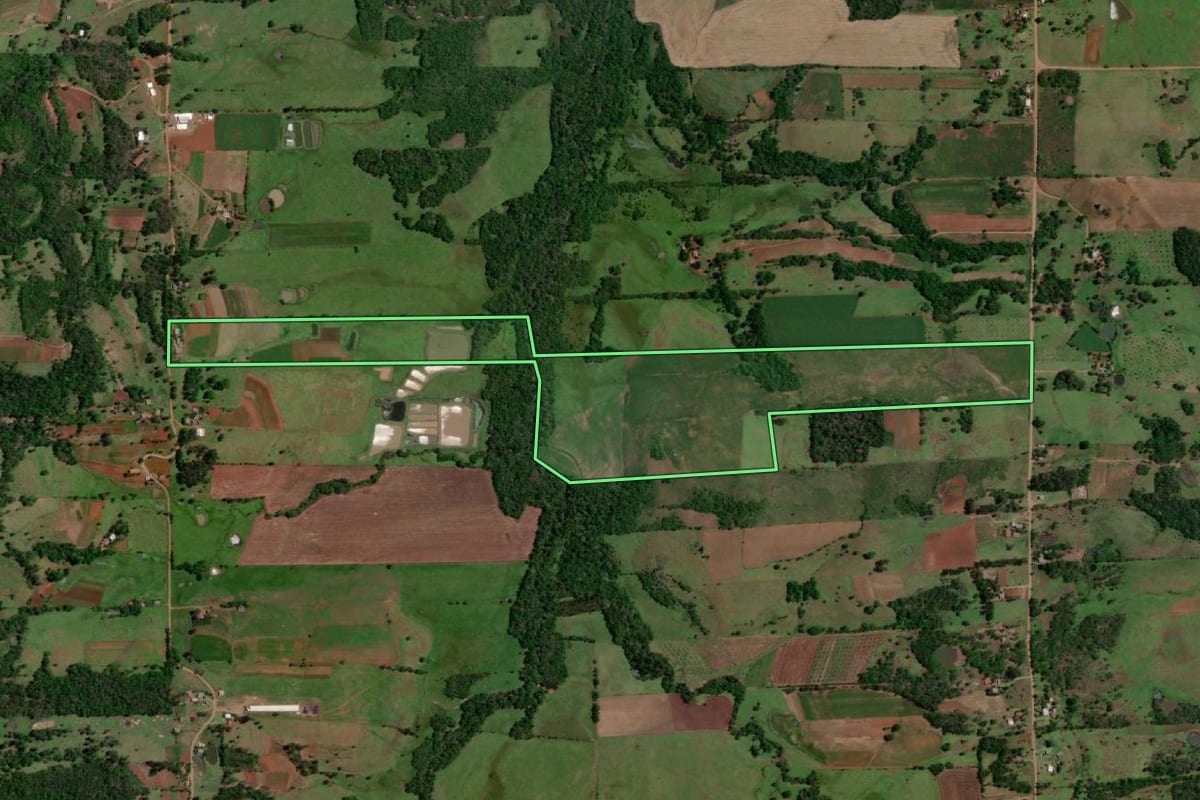 Imagem de satélite do imóvel rural em Porto Xavier (RS), com o contorno declarado no CAR desenhado por cima.