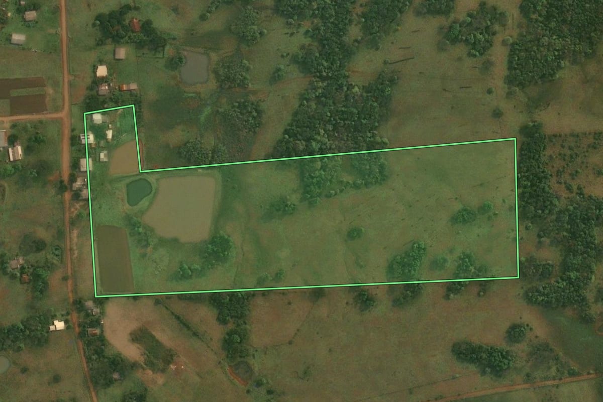 Imagem de satélite do imóvel rural em Porto Xavier (RS), com o contorno declarado no CAR desenhado por cima.