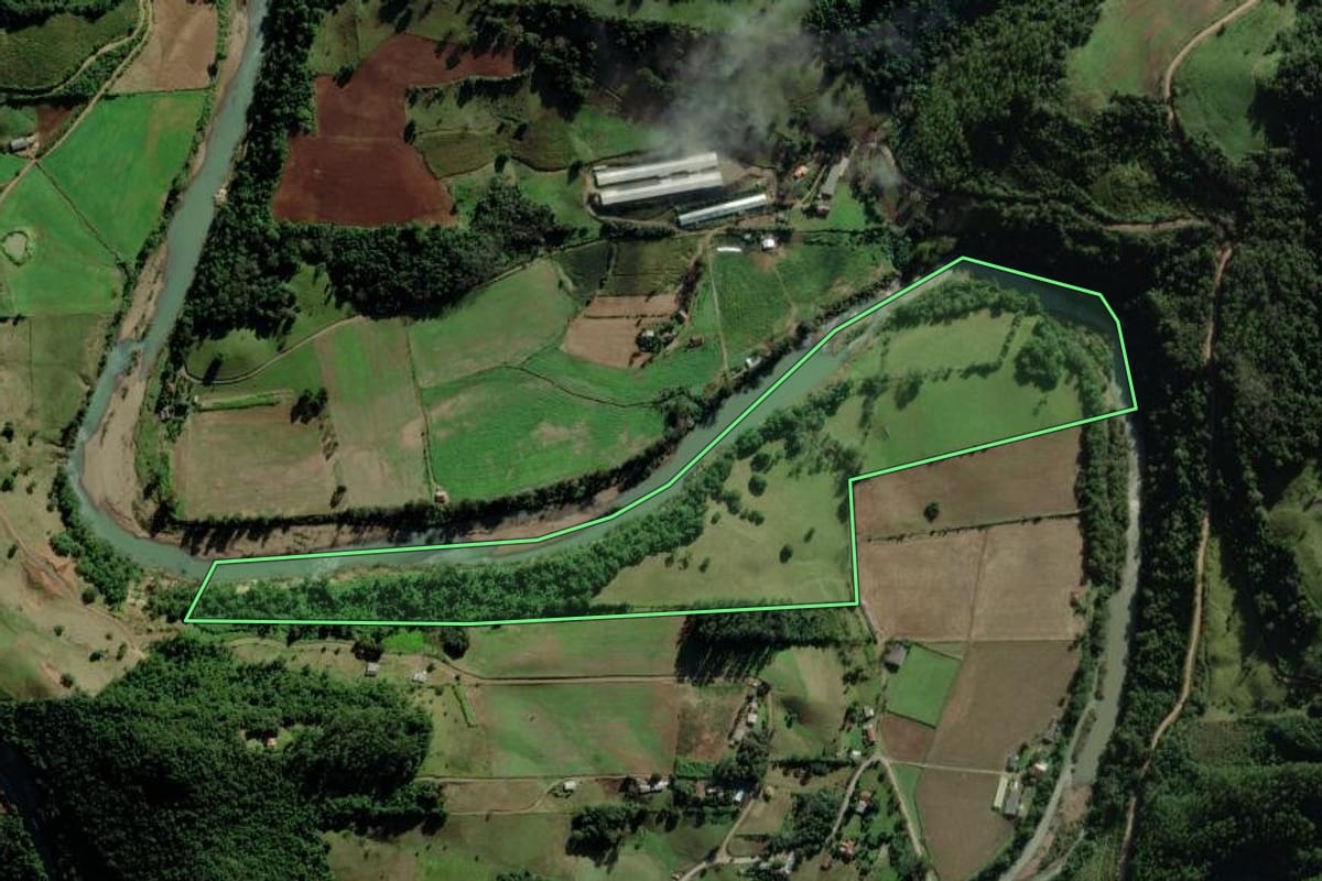 Imagem de satélite do imóvel rural em Pouso Novo (RS), com o contorno declarado no CAR desenhado por cima.