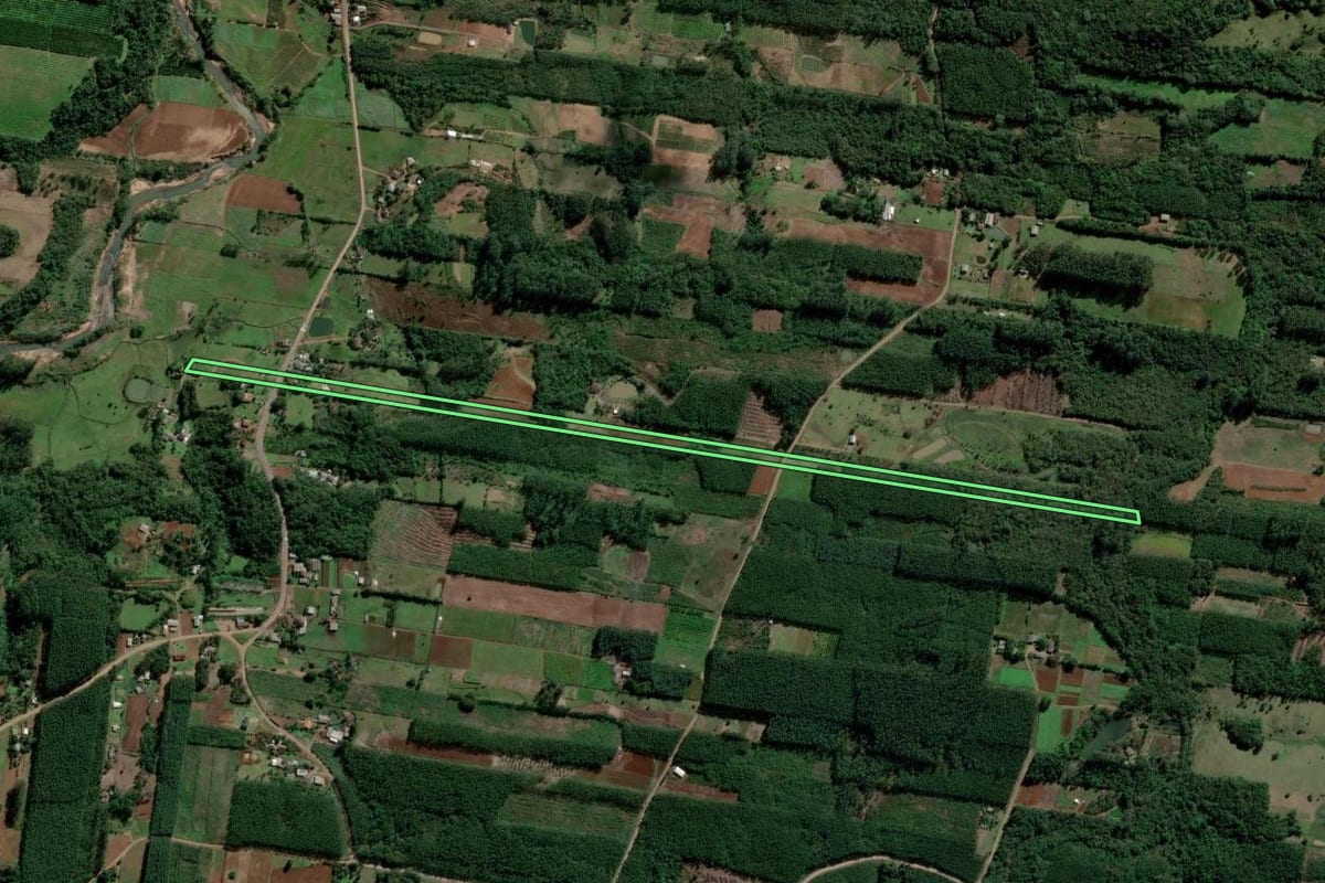 Imagem de satélite do imóvel rural em Presidente Lucena (RS), com o contorno declarado no CAR desenhado por cima.