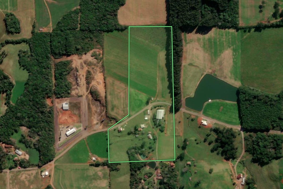 Imagem de satélite do imóvel rural em Protásio Alves (RS), com o contorno declarado no CAR desenhado por cima.