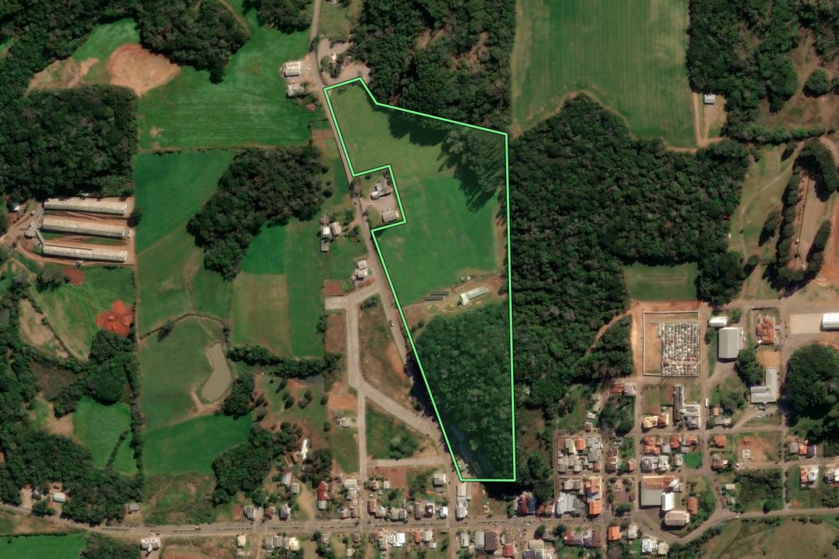 Imagem de satélite do imóvel rural em Protásio Alves (RS), com o contorno declarado no CAR desenhado por cima.
