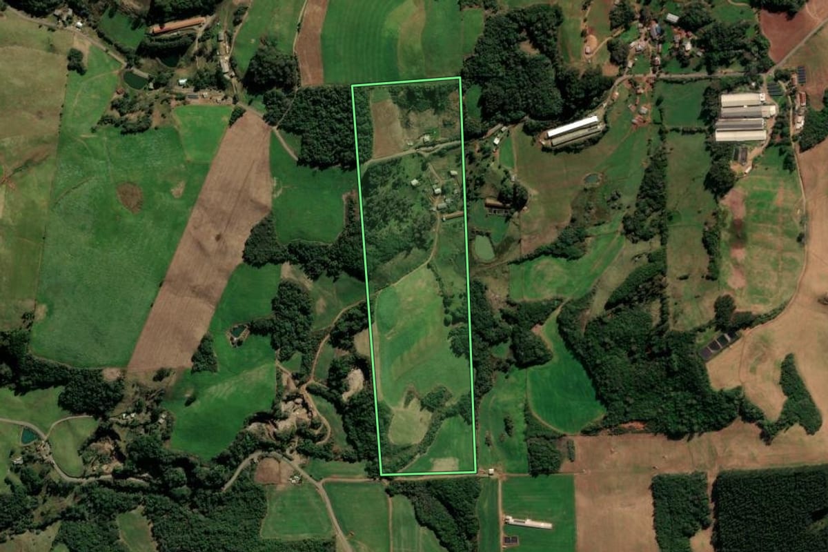 Imagem de satélite do imóvel rural em Protásio Alves (RS), com o contorno declarado no CAR desenhado por cima.