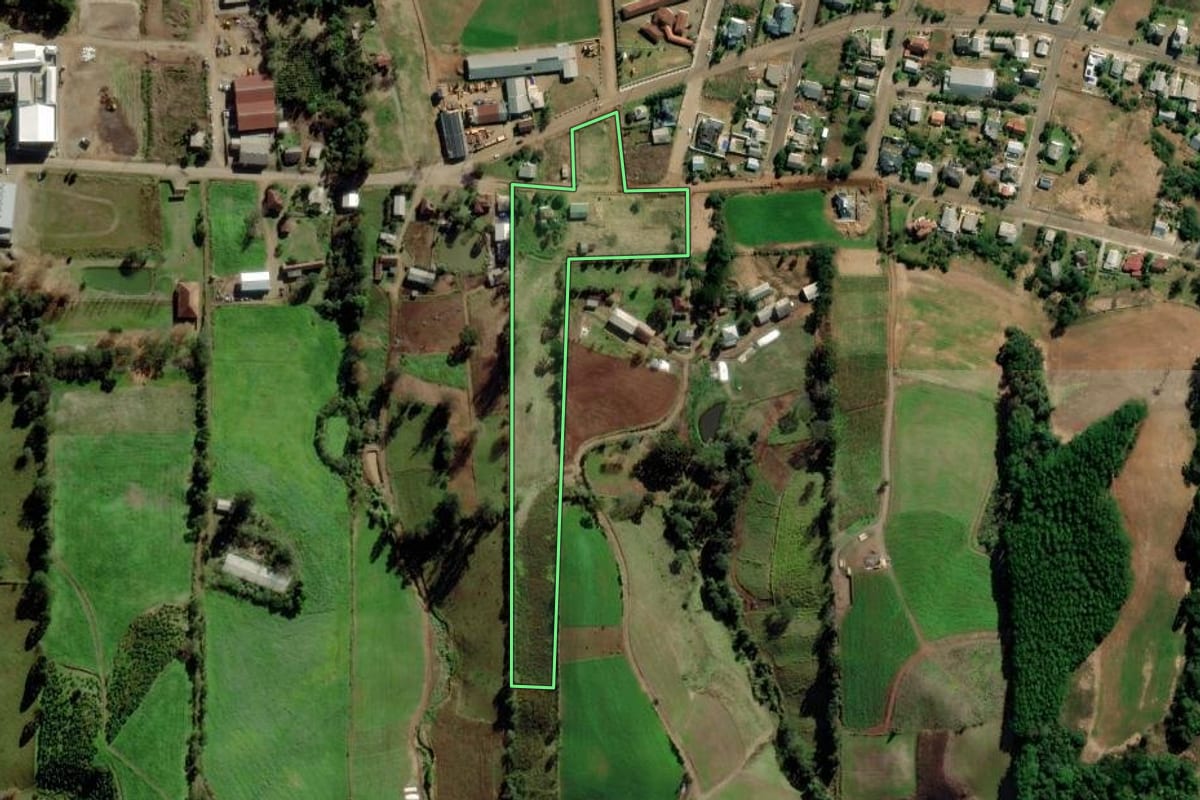 Imagem de satélite do imóvel rural em Putinga (RS), com o contorno declarado no CAR desenhado por cima.