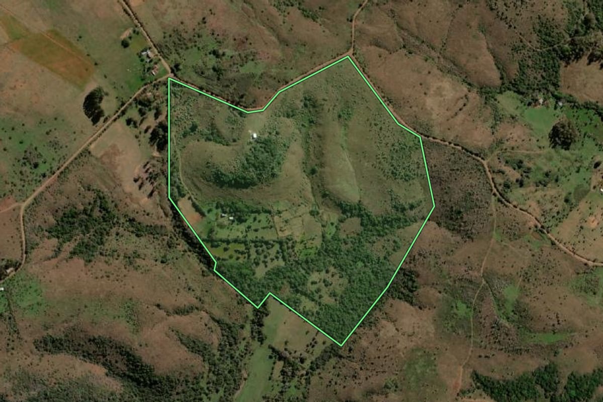 Imagem de satélite do imóvel rural em Quaraí (RS), com o contorno declarado no CAR desenhado por cima.
