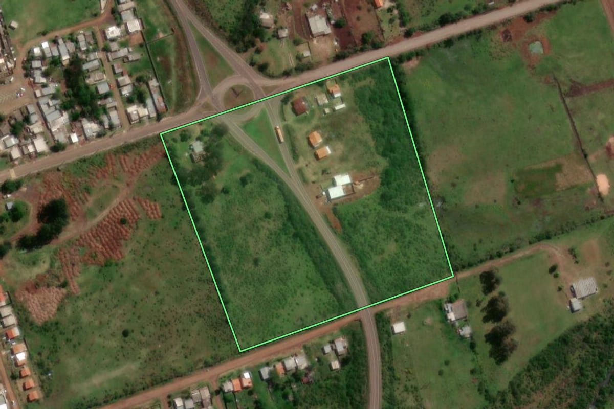 Imagem de satélite do imóvel rural em Quaraí (RS), com o contorno declarado no CAR desenhado por cima.