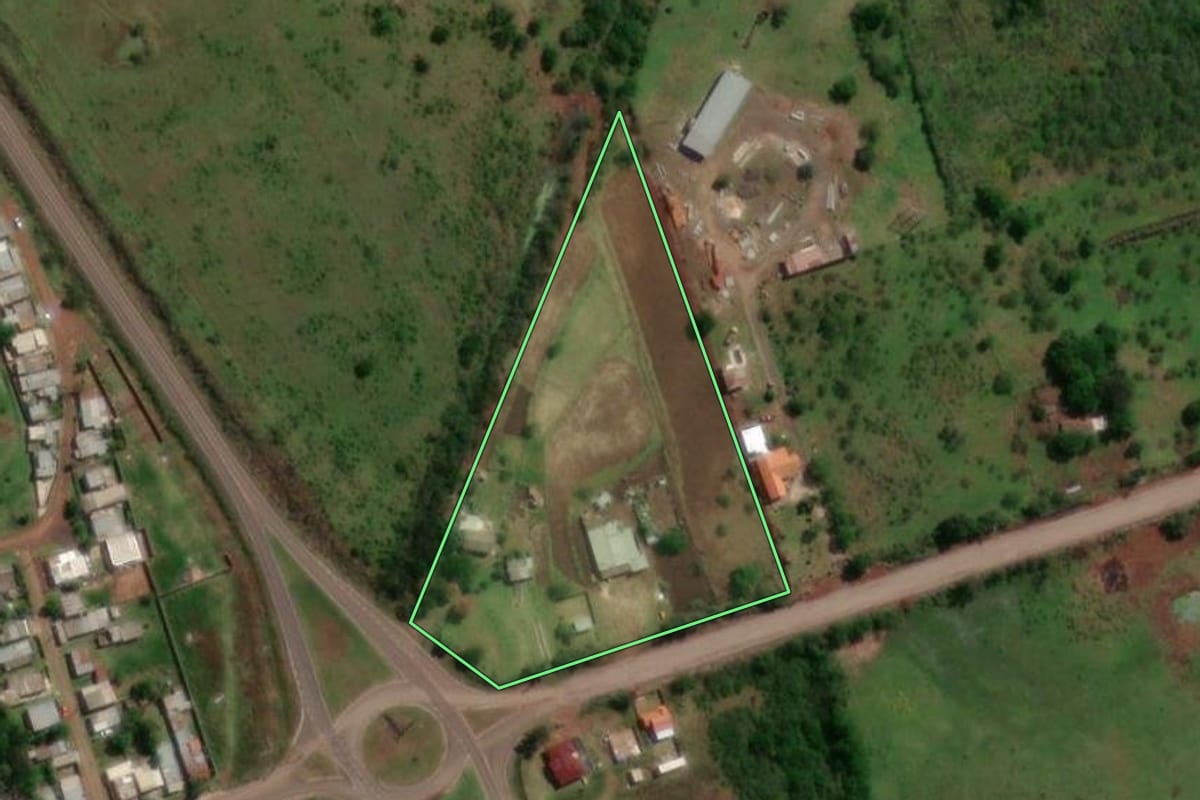 Imagem de satélite do imóvel rural em Quaraí (RS), com o contorno declarado no CAR desenhado por cima.