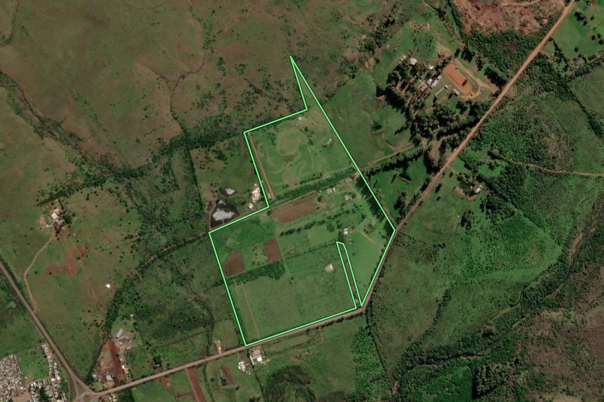 Imagem de satélite do imóvel rural em Quaraí (RS), com o contorno declarado no CAR desenhado por cima.