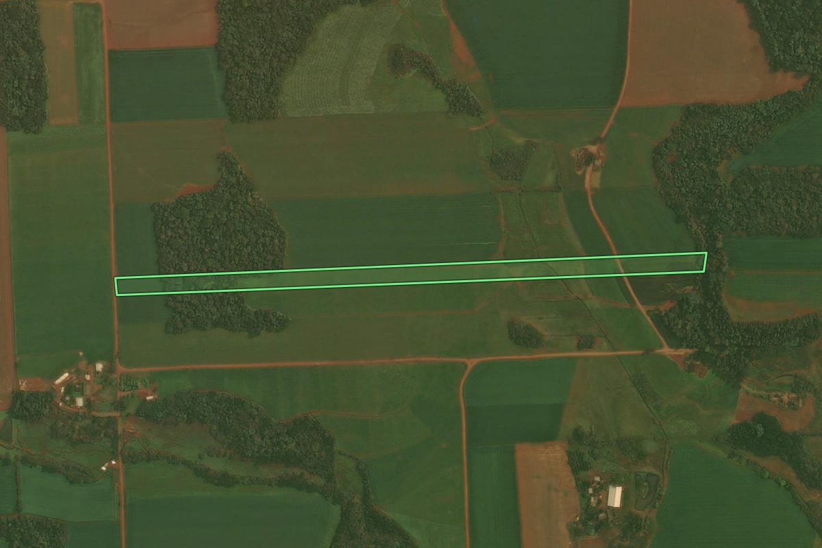 Imagem de satélite do imóvel rural em Quinze de Novembro (RS), com o contorno declarado no CAR desenhado por cima.