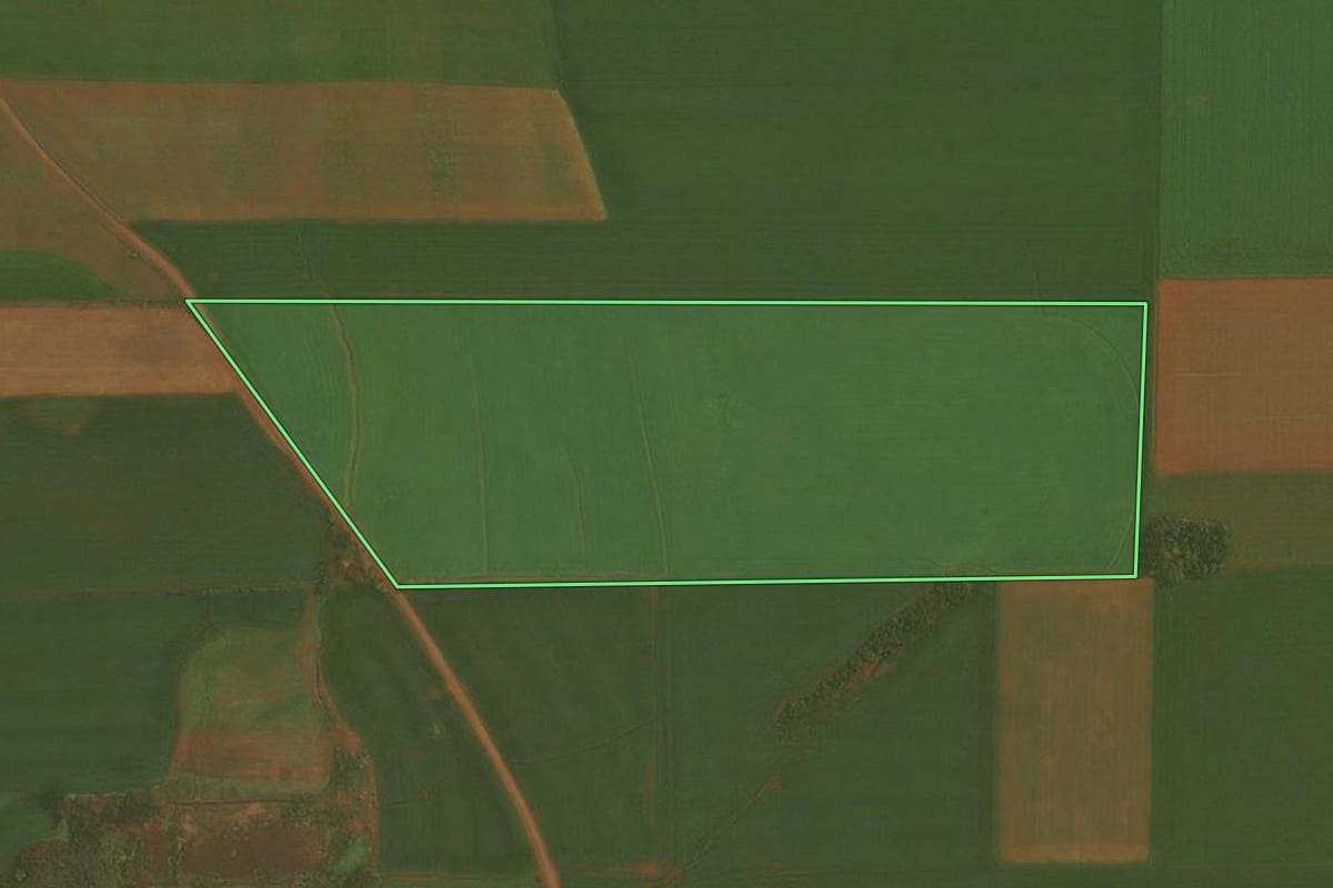 Imagem de satélite do imóvel rural em Quinze de Novembro (RS), com o contorno declarado no CAR desenhado por cima.