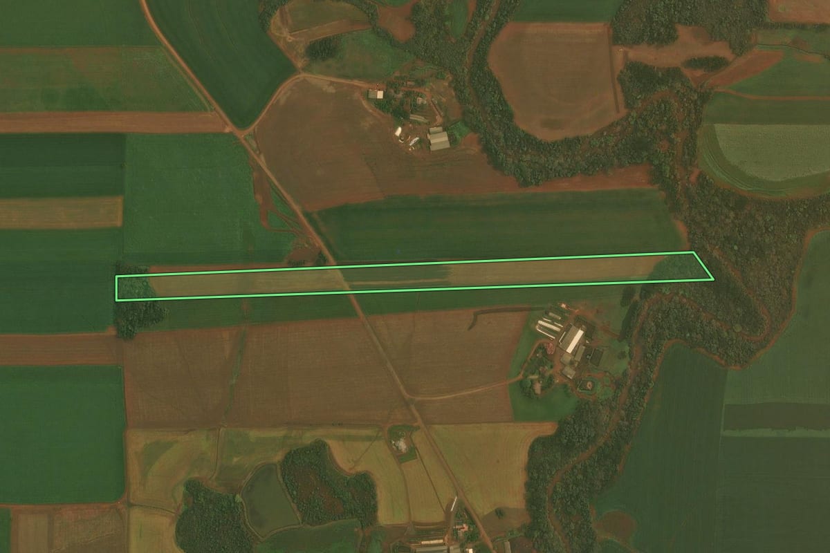 Imagem de satélite do imóvel rural em Quinze de Novembro (RS), com o contorno declarado no CAR desenhado por cima.