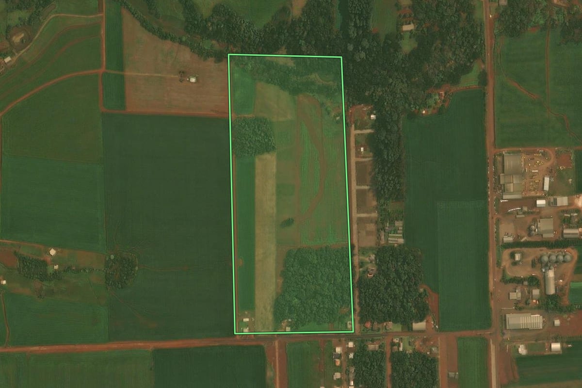 Imagem de satélite do imóvel rural em Quinze de Novembro (RS), com o contorno declarado no CAR desenhado por cima.