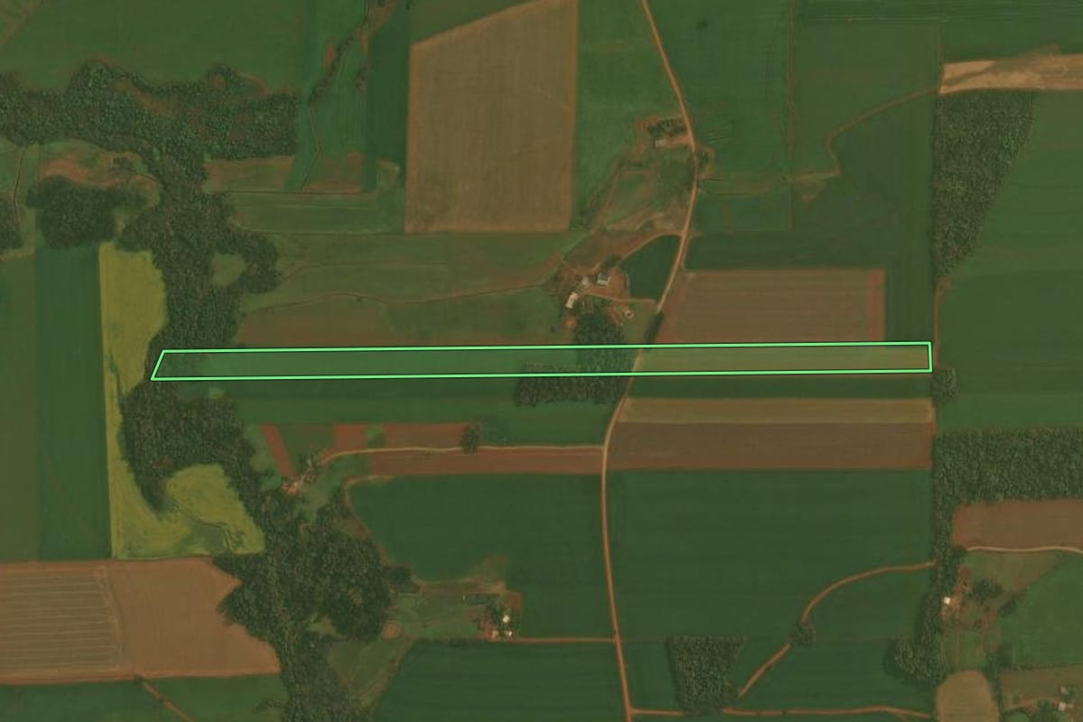Imagem de satélite do imóvel rural em Quinze de Novembro (RS), com o contorno declarado no CAR desenhado por cima.