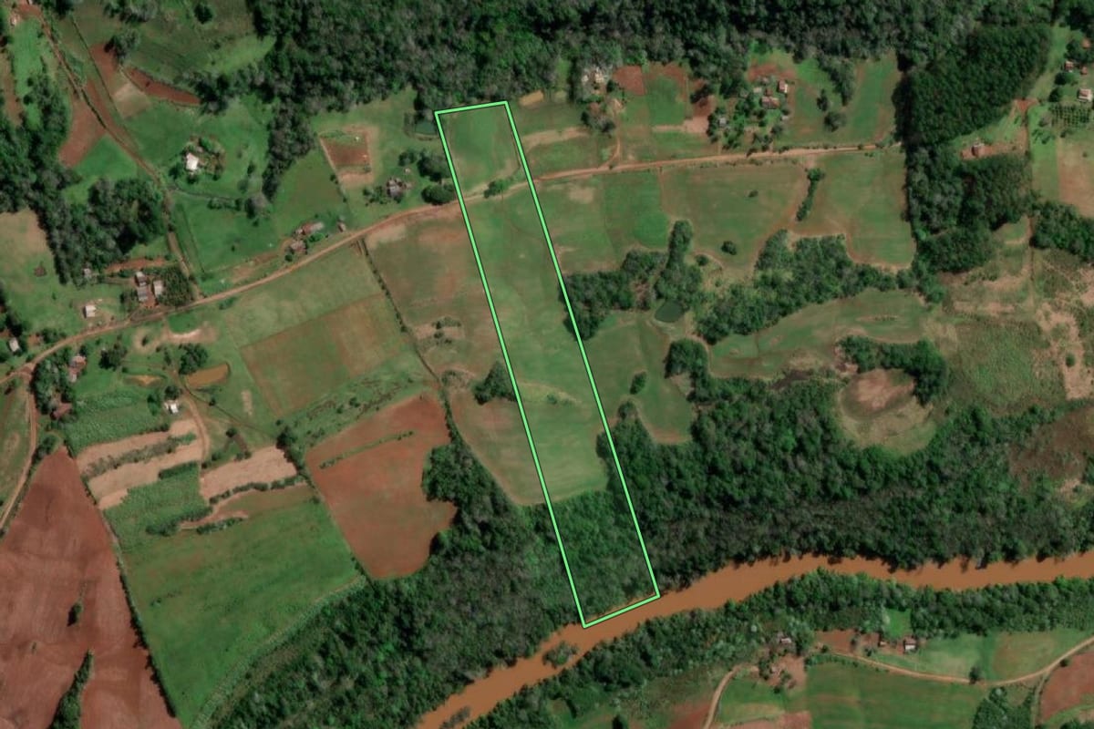 Imagem de satélite do imóvel rural em Redentora (RS), com o contorno declarado no CAR desenhado por cima.