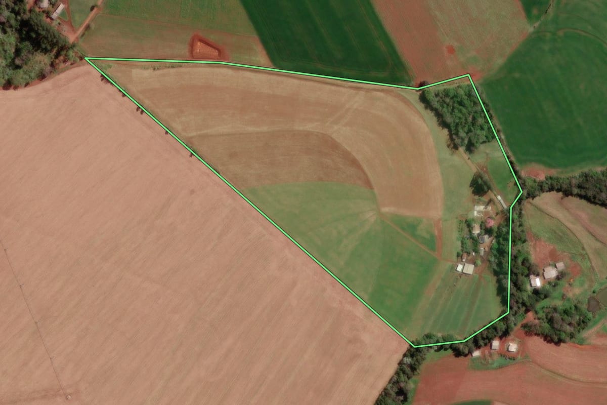 Imagem de satélite do imóvel rural em Redentora (RS), com o contorno declarado no CAR desenhado por cima.