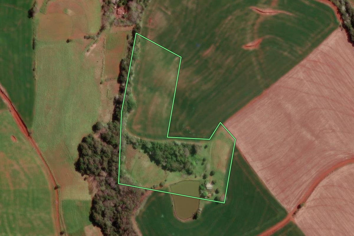 Imagem de satélite do imóvel rural em Redentora (RS), com o contorno declarado no CAR desenhado por cima.