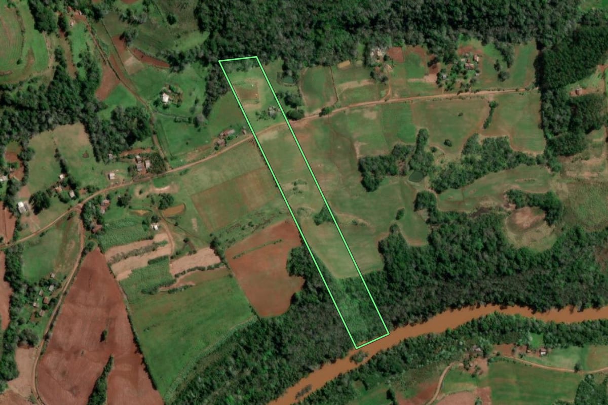 Imagem de satélite do imóvel rural em Redentora (RS), com o contorno declarado no CAR desenhado por cima.